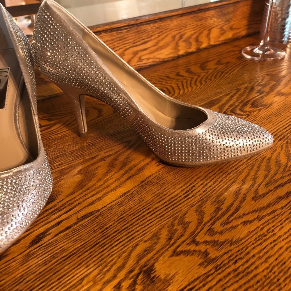 Sequined pumps - Picture 2 of 6